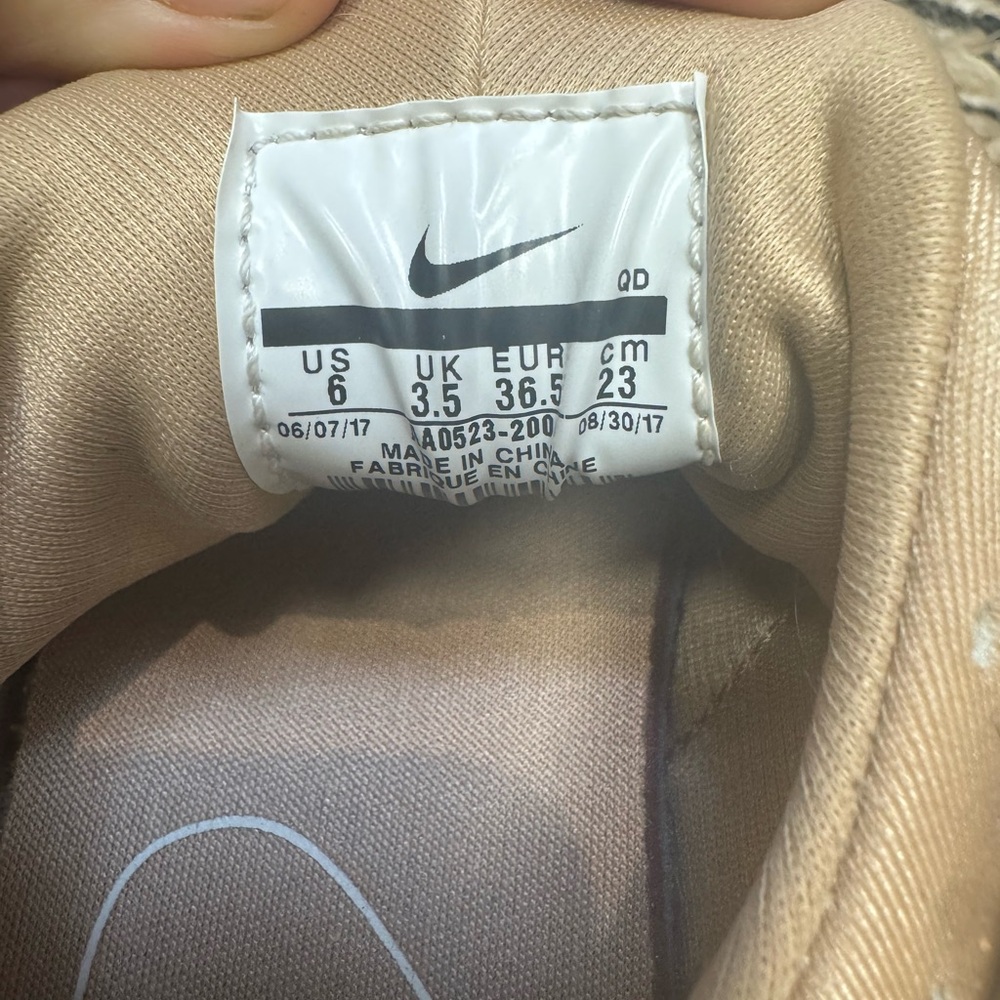 Nike Women's Sneakers in Rose Gold and Beige Nike huarache - Picture 8 of 9